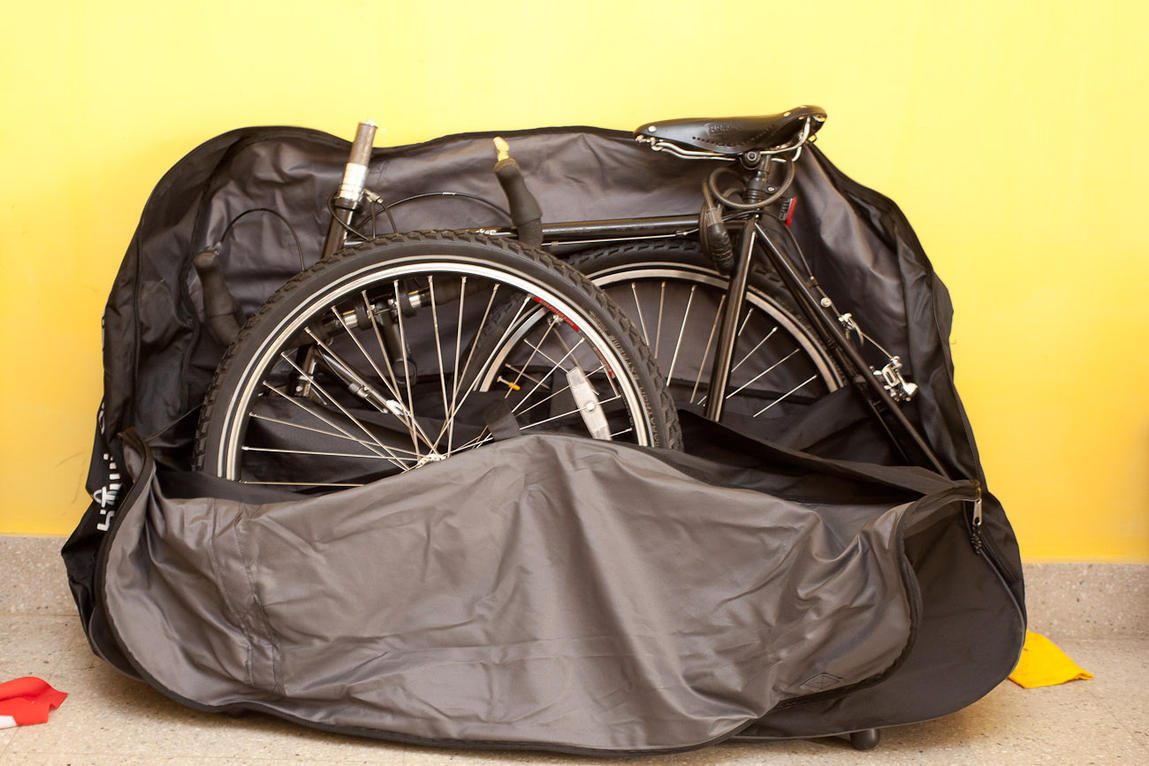 Review: Btwin bike bag (or.. how to pack a Surly Long Haul Trucker)