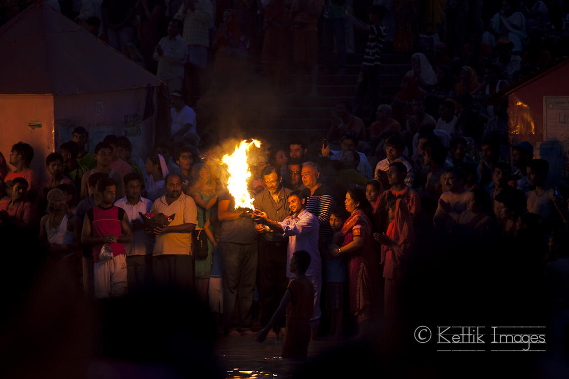 Photo Essay : Ganga Aarti ceremony at the Har-ki-Pauri ghats near Haridwar